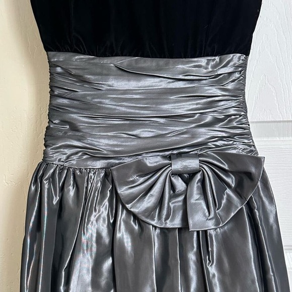 Vintage 80s Patty O'Neil Black Velvet & Silver Taffeta Cocktail Dress - Size 2 4 - Picture 3 of 16